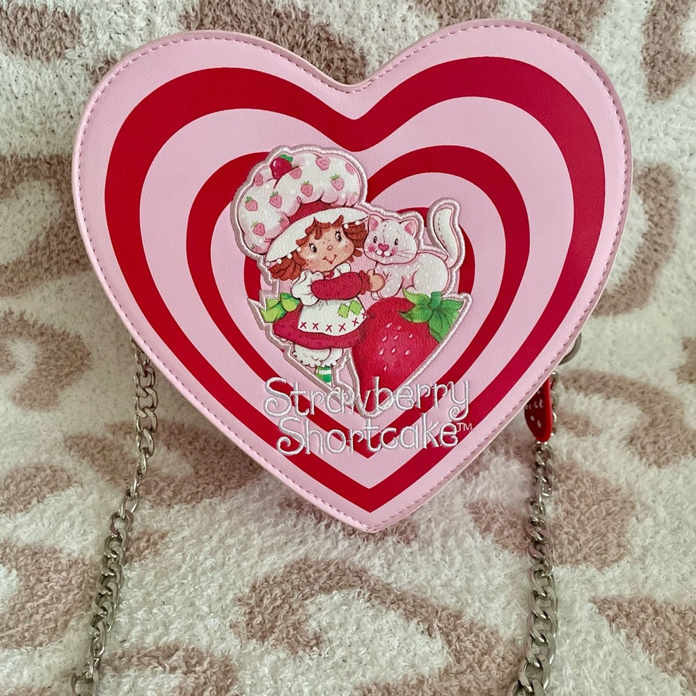BNWT Heart shaped Strawberry Shortcake crossbody purse